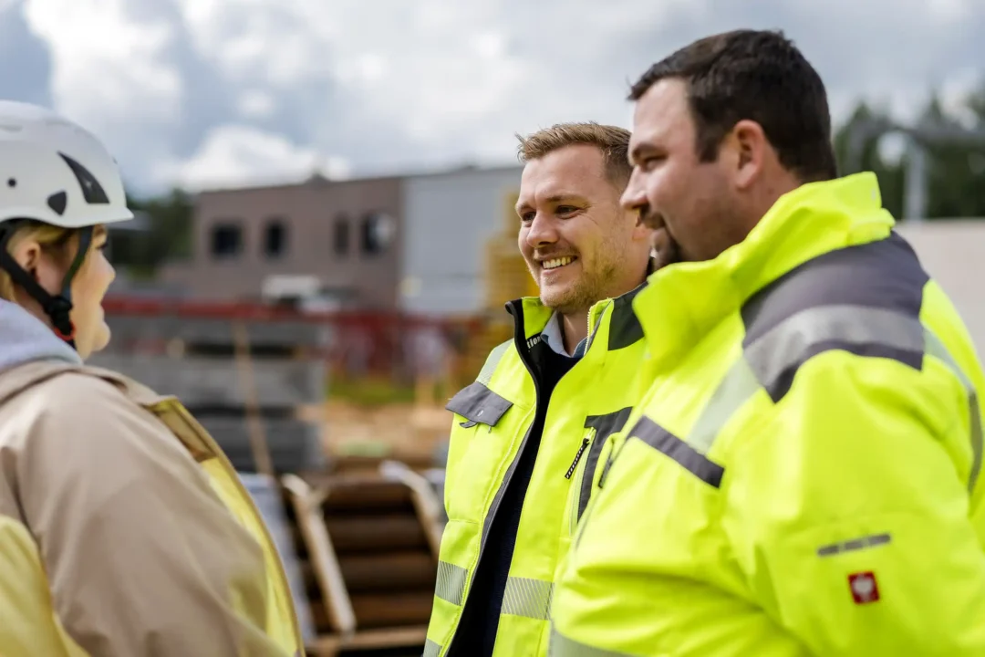 Begehung Baustelle: Gespräch mit Bauleitung