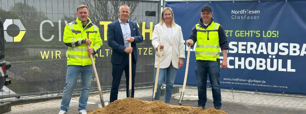 Civiltech und Nordfriesen Glasfaser Mitarbeiter beim Spatenstich